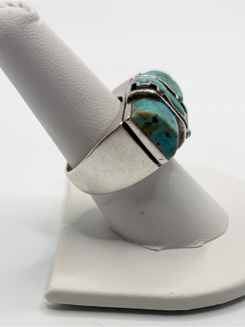 Size 8 Turquoise ring set in Sterling Silver comfortable - Picture 3 of 7